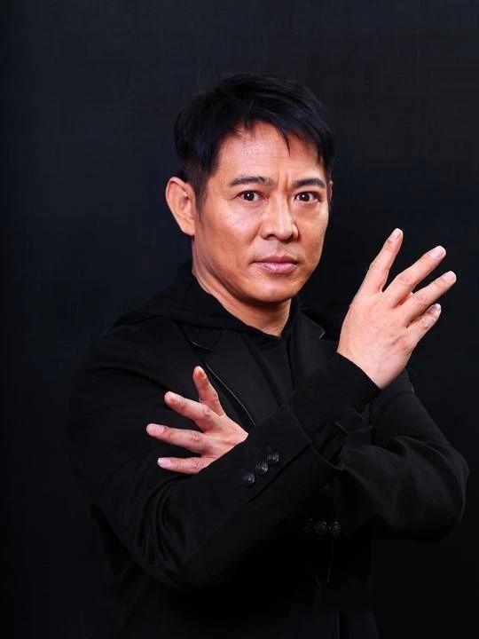 张铁林|口口声声说爱国，誓词却效忠英国女王，张铁林原来不是中国人