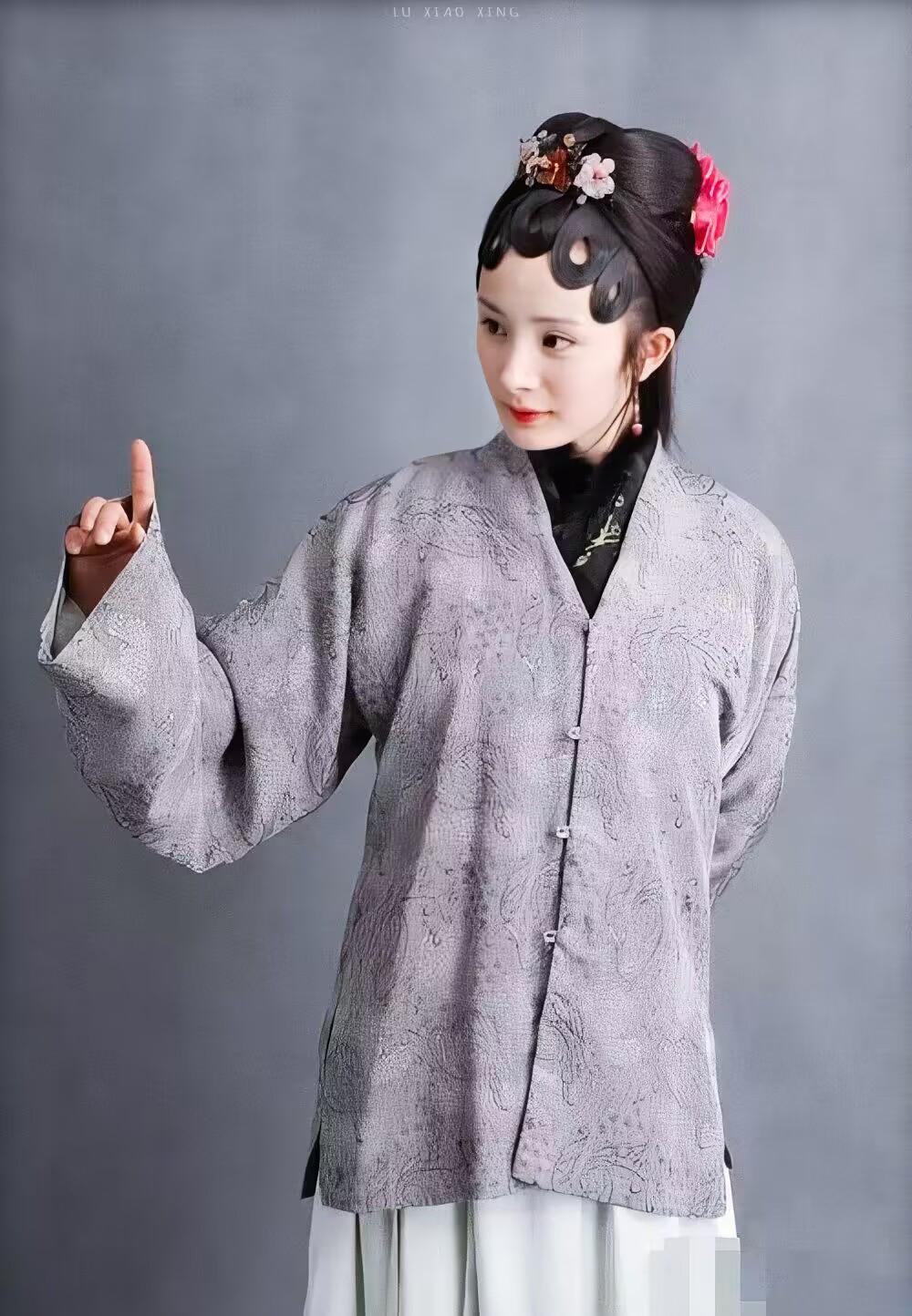 杨幂 杨幂《红楼梦》的定妆照，美人就是美人，剃掉眉毛也一样美！