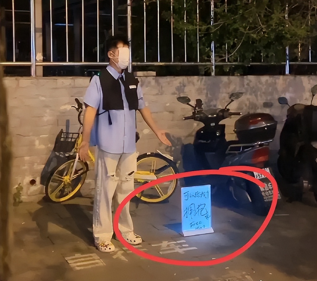 任泉街头求拥抱半小时无人搭理,网友:公孙策怎么混成这样了?