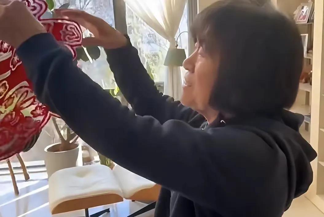 李亚鹏|李亚鹏被幸福砸中:二婚老婆抠门,妈妈帮衬,李嫣留学王菲愿出钱