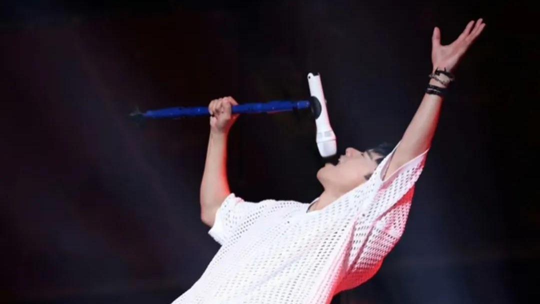 张杰|张杰演唱会万人蹦迪，41岁张杰男人味足，了解谢娜的快乐了