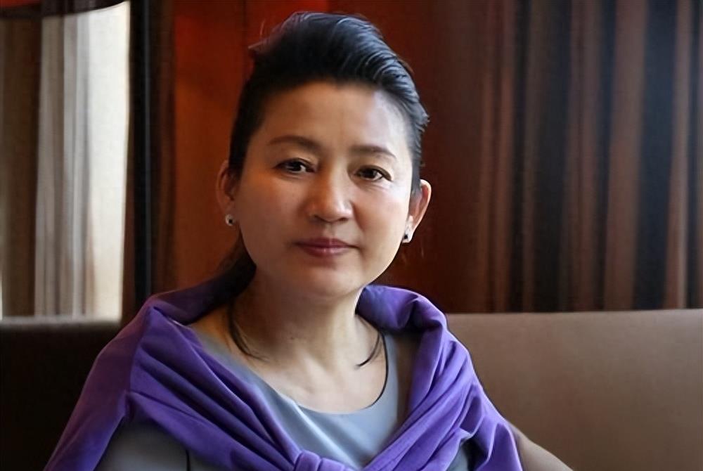 央视一姐王小丫:身材严重走形,经历两段婚姻无儿无女,热衷公益