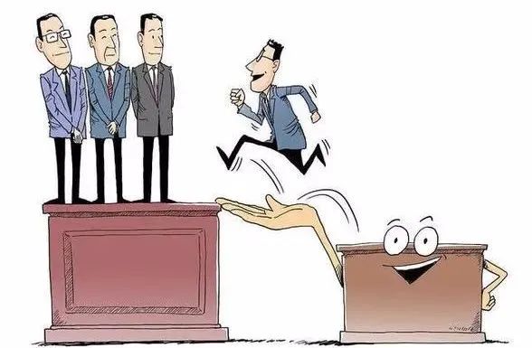 领导最爱提拔的4种人,不会也要装一装,其中有你吗?