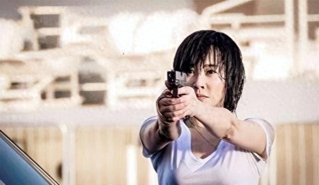 54岁丰腴迷人，“风流成性、老少通吃”一生撩男无数却至今单身