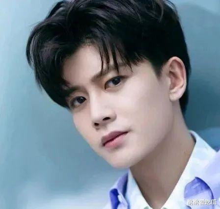 任嘉伦被爆出轨,妻子孕期私会女网红,爆料者称: 是污蔑就告我!