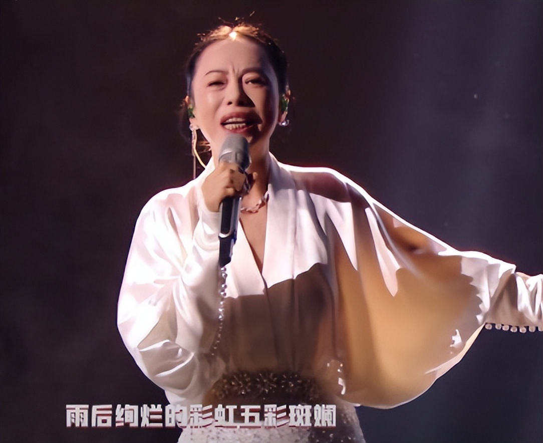 蔡国庆和萧亚轩，两个“混子”歌手，在双11晚会上彻底现了原形