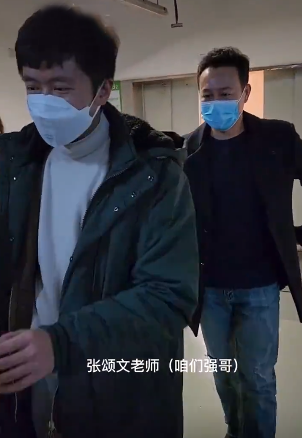 张译|张颂文李健参加庆功宴，张译未参加与剧组彻底闹翻，实体书被除名