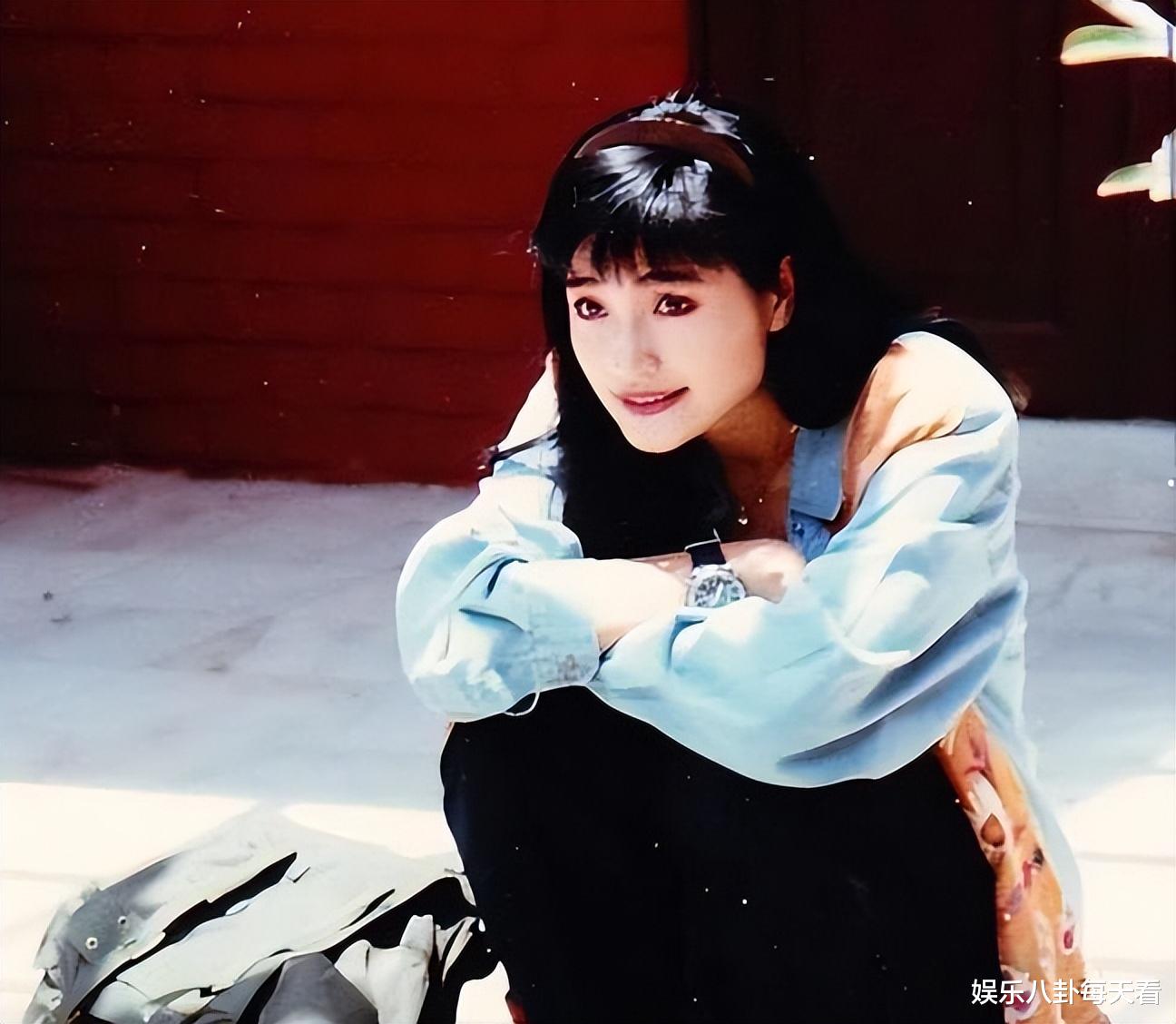 她是娱乐圈“最干净”的女歌星，56岁仍是完璧之身，至今没谈过恋爱