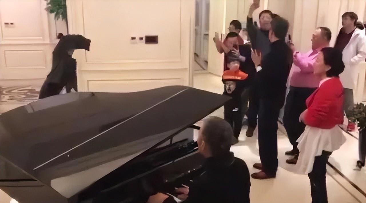 冯小刚怒骂李晨“滚出娱乐圈”,李晨霸气回怼让冯小刚瞬间哑口无言