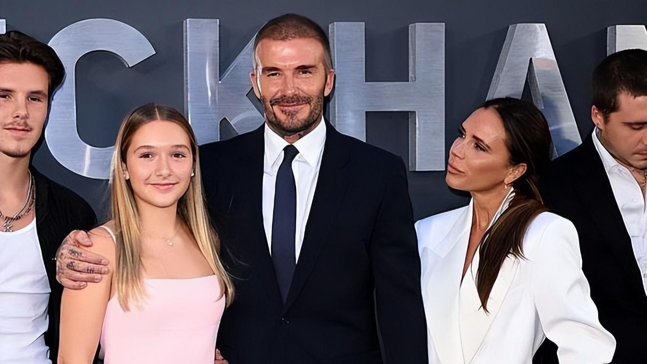 贝克汉姆晒家庭聚餐，12岁爱女脱离稚嫩，如今比妈妈维多利亚更美