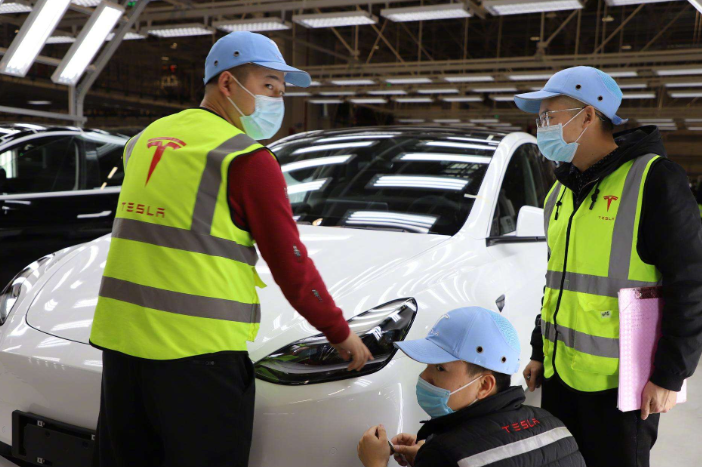 袁琳|特斯拉招聘待遇诱人，月薪1万1年17薪，毕业生“上岸”好机会