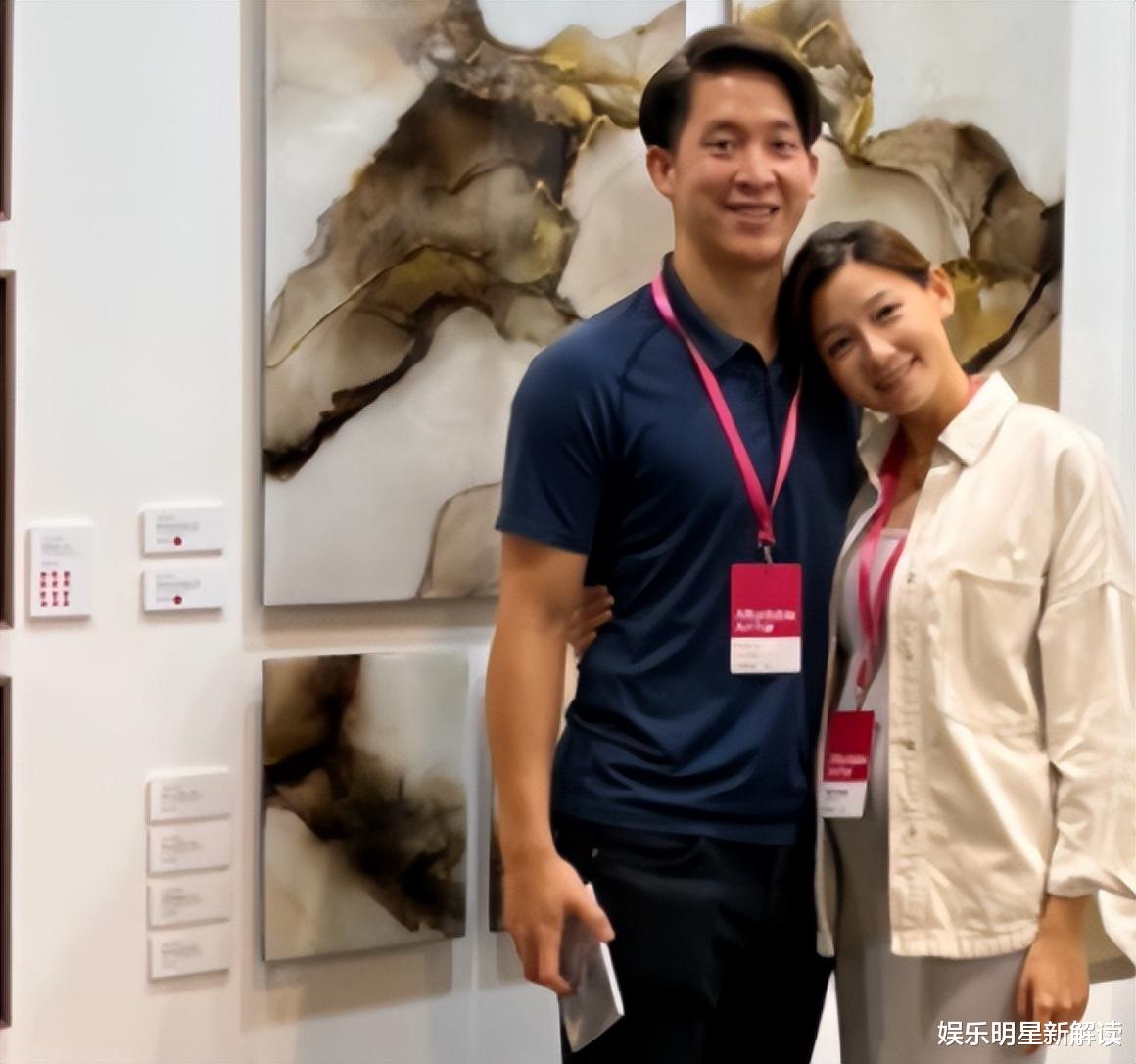 朱玲玲|朱玲玲再抱新孙后，富豪老公与子女罕合影，未来继承人曝光