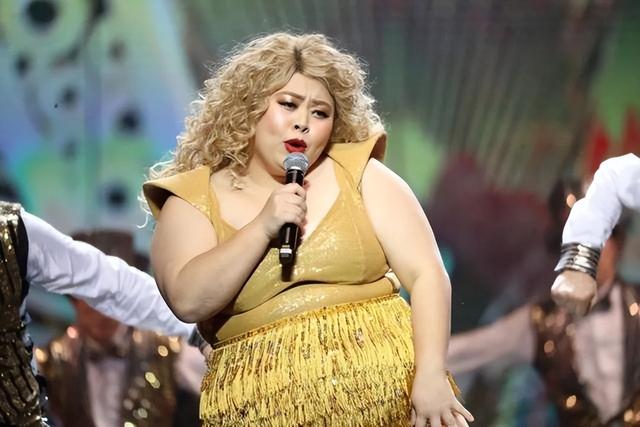 超模|21岁美国超模:体重200斤,一脸雀斑还有双下巴,却比卡戴珊还美