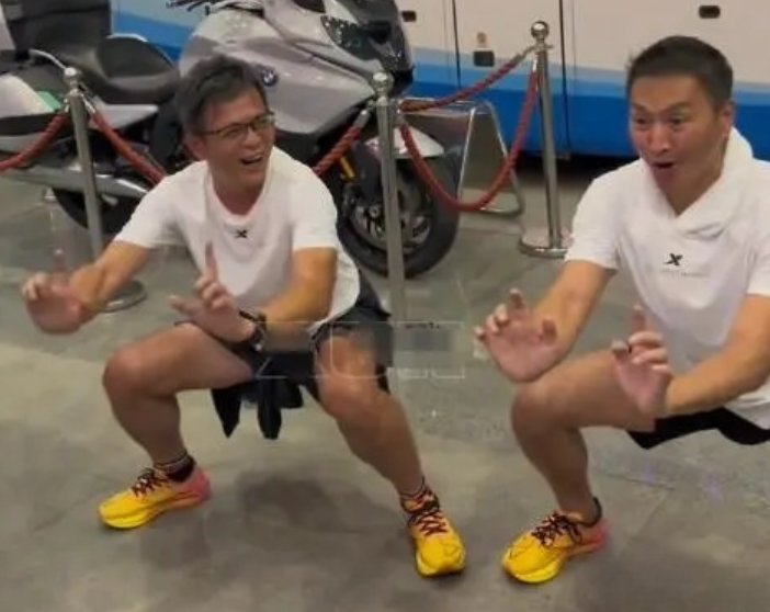 63岁展昭健身照曝光:肌肉如此逆天,20岁小伙也望尘莫及?!