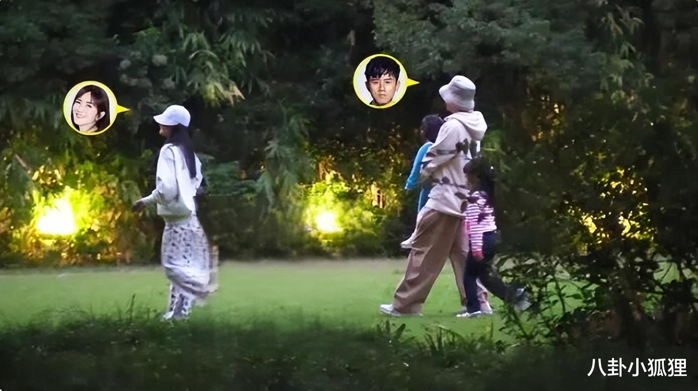 张杰谢娜携仨女儿公园玩耍,2岁小咘芽与姐姐们嬉戏,互动超温馨