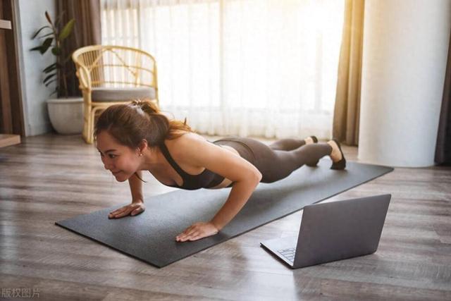 平板支撑，你一次能坚持多久？坚持平板支撑能够练出腹肌吗？