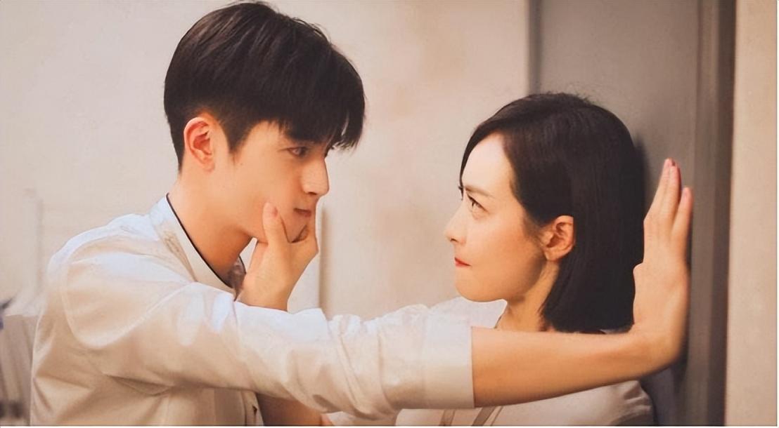 上半身看着很正常,镜头向下移再看:惊呆了!