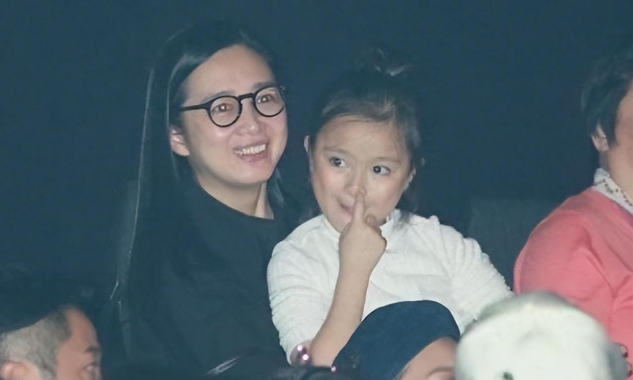 彻底瞒不住了!刘德华赖文慧关系曝光,原来除了结婚证啥都给了