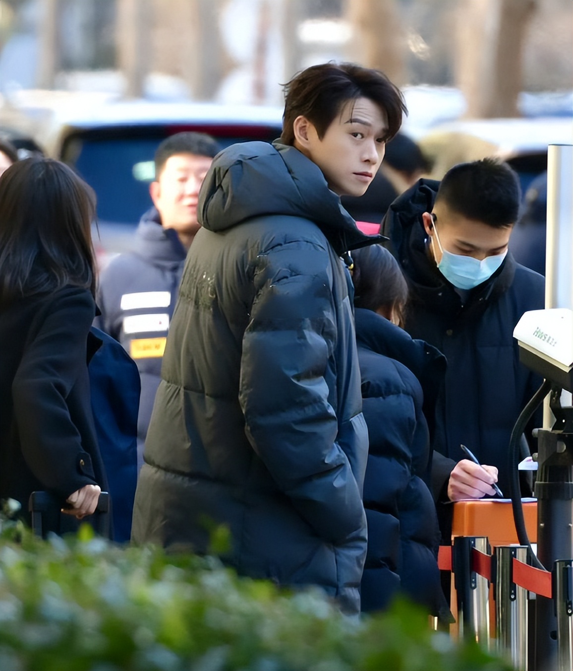 |五位央视龙年春晚主持人,个个实力不凡,皆受观众喜爱,最小30岁