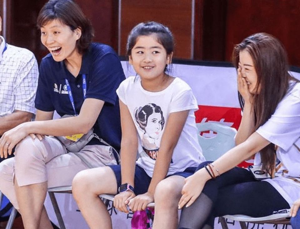 身高1米88,然而更有意思的是,再往上一代,姚明的爷爷姚学明身高2米03