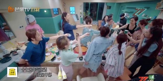 合照占C位，聚餐不露面，秋瓷炫淘汰之后，谢娜就像变了一个人