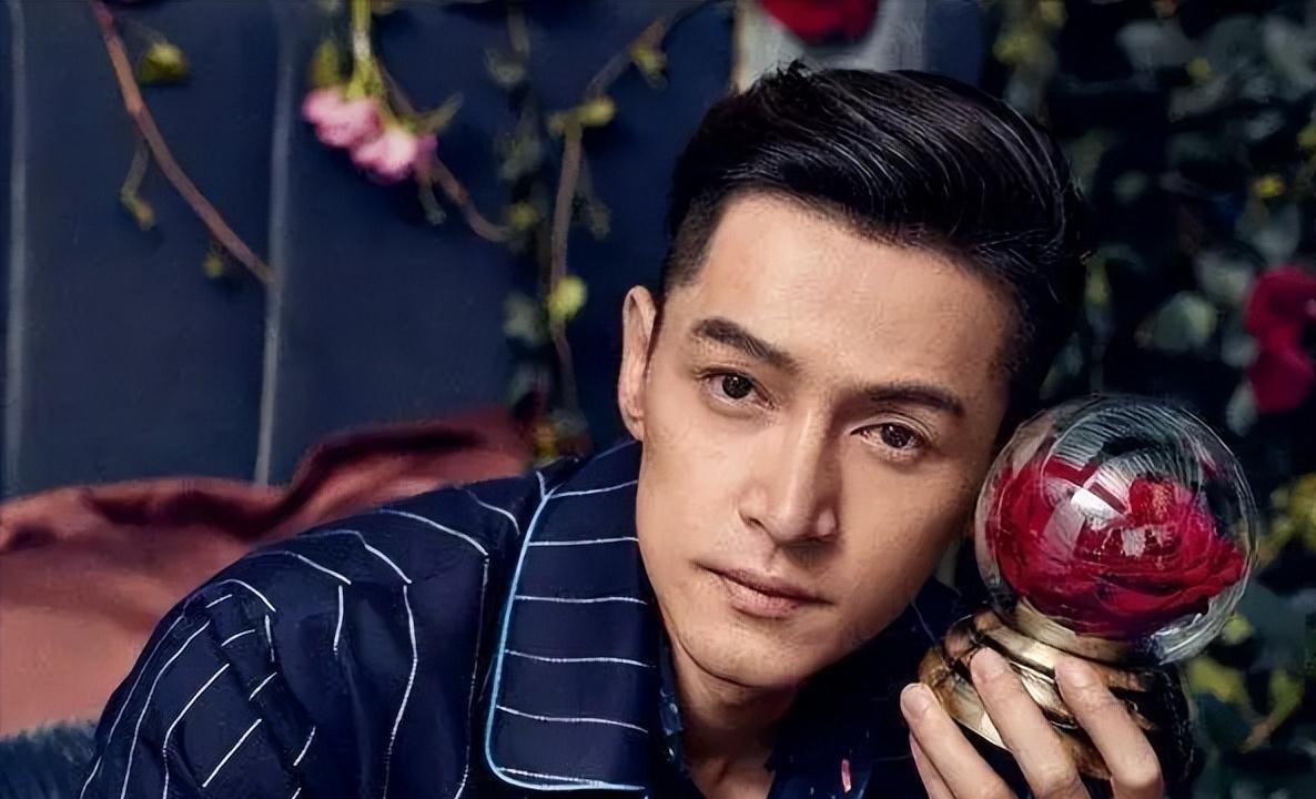 娱乐圈|曝大师级导演翻车!找顶流小花当小蜜晚节不保,色迷心窍没底线