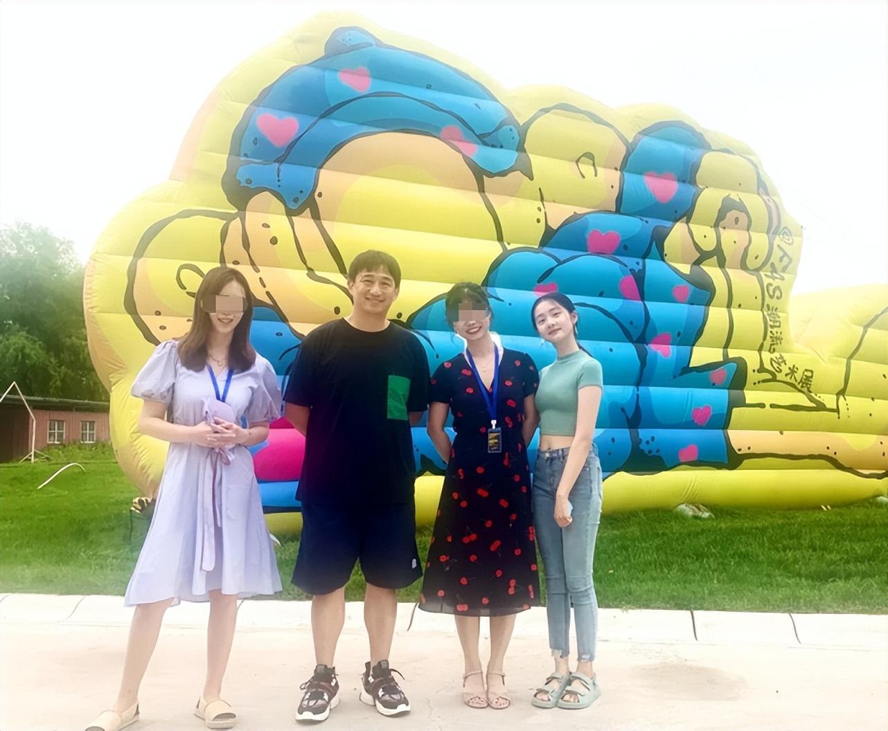 彼得潘|黄磊一家出门踏春,多妹颜值逆袭赶超姐姐,彼得潘似迷你版刘昊然!