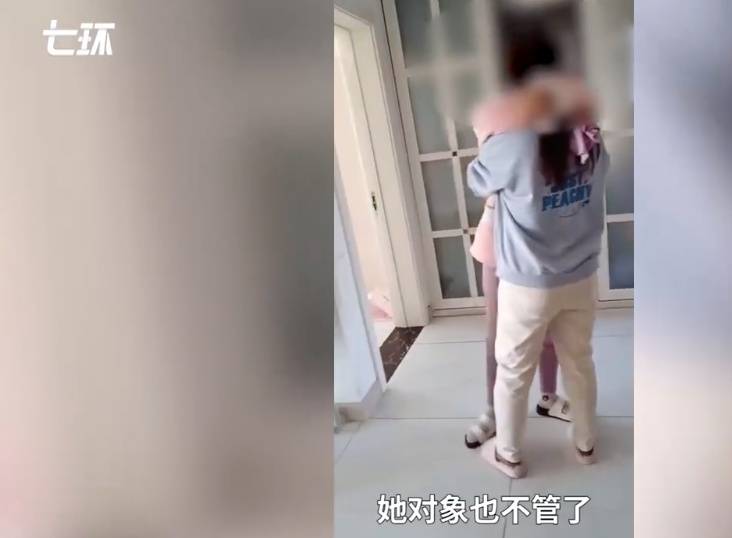 女子怀孕生子后患病成植物人遭丈夫抛弃,姐姐照顾三年助其康复