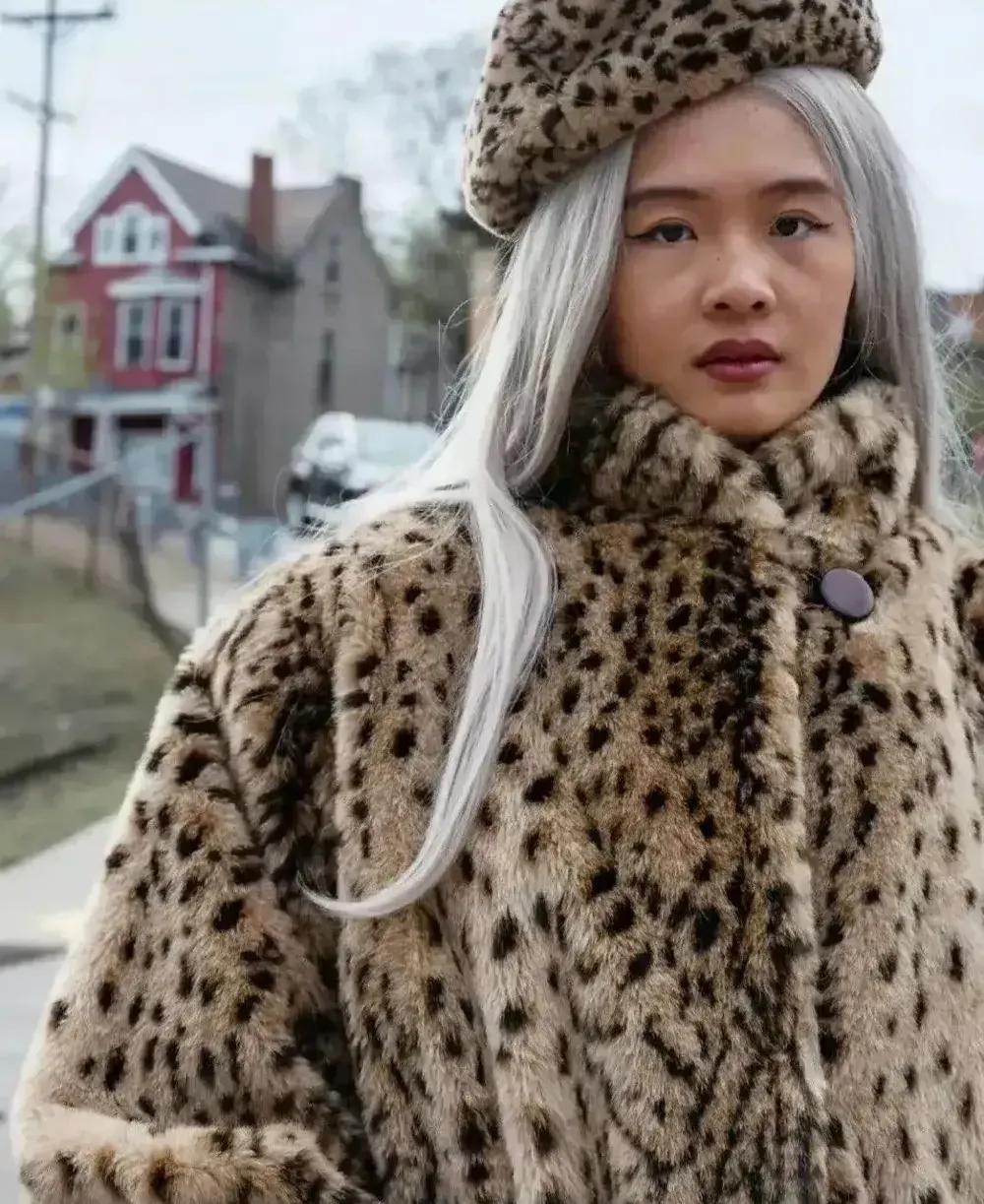 黄嘉雯|“恨国女”许可馨化生“白发魔女”，再度辱华！