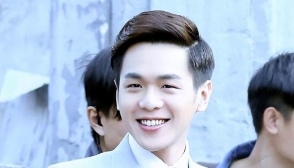 有种“整容”叫唐艺昕结婚，老公张若昀变化不大，她却像换了个人