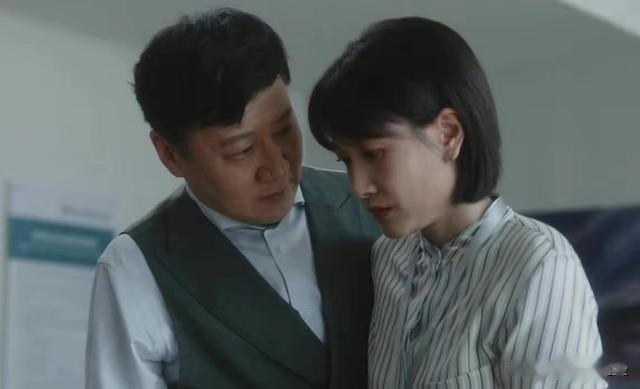 女演员的外貌有多重要？37岁热依扎和33岁啜妮，差距一目了然