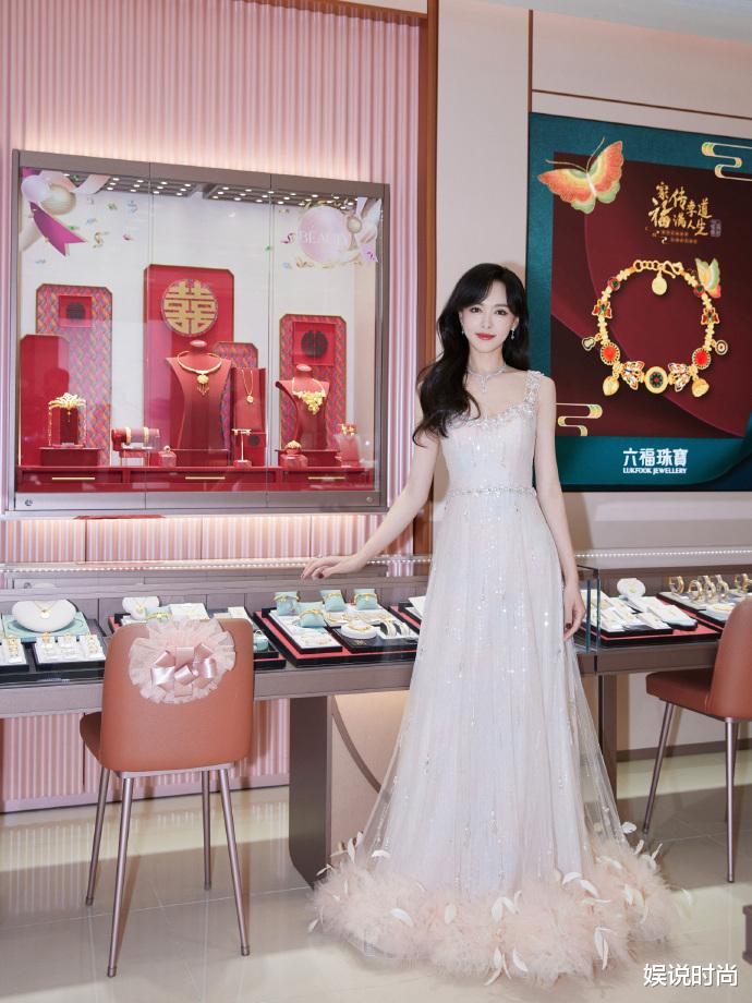 看了唐嫣的生图,让我相信了时尚的魅力!