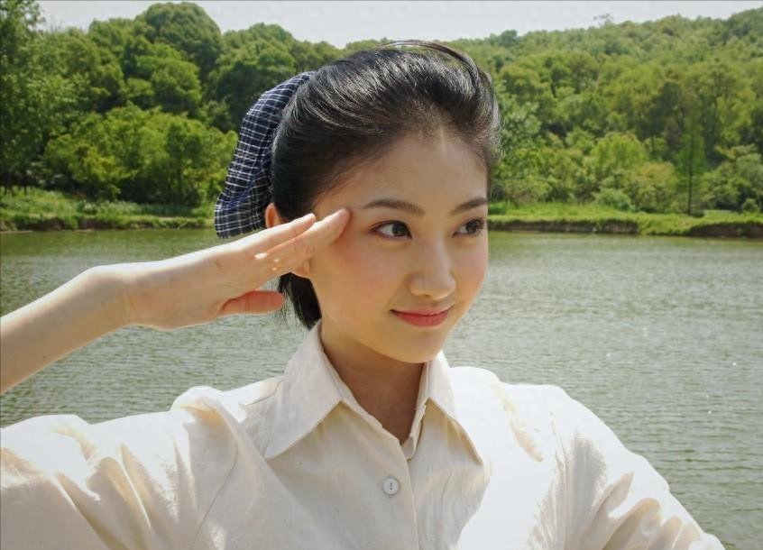 “富贵花”景甜：15年强捧上位，张继科事件后资源暴跌，快糊了？