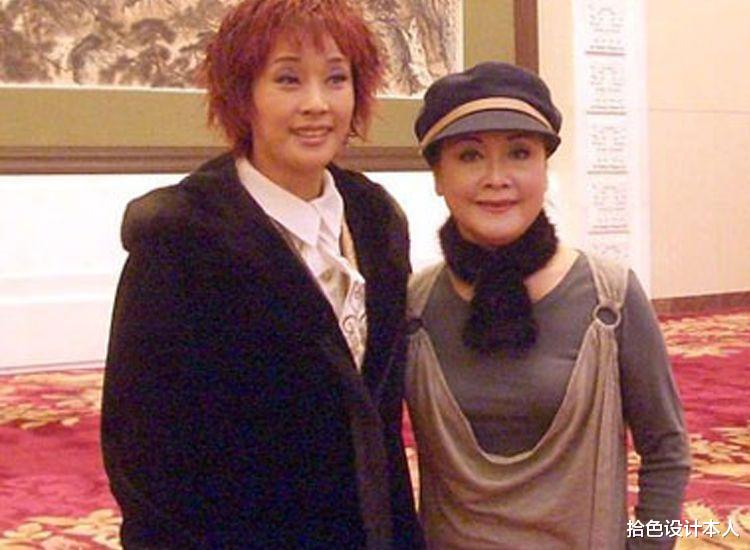 社交平台 看到78岁李谷一摘假发、卸浓妆，我悟了：女人直面衰老才是真的美