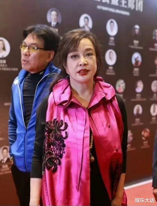 刘晓庆|71岁唐国强和70岁刘晓庆同台， “天然脸”和打针脸的差距一目了然