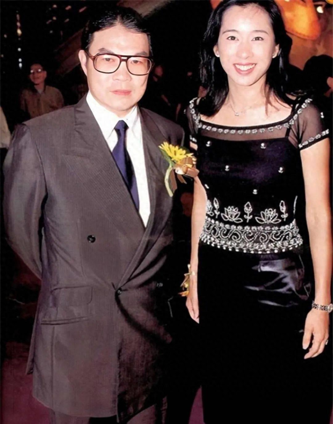 霍启刚母亲曝离婚真相,再次引发轰动!