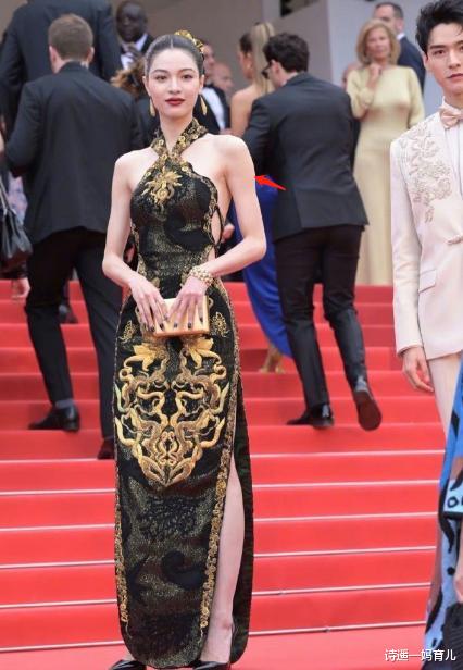 钟楚曦|戛纳翻车!钟楚曦穿旗袍,腋下黑显尴尬,范美人“蚌精”造型被嘲