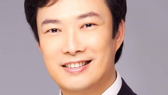 台媒曝费玉清病情加重，昏迷半个月暴瘦12KG，私生子现身医院陪伴