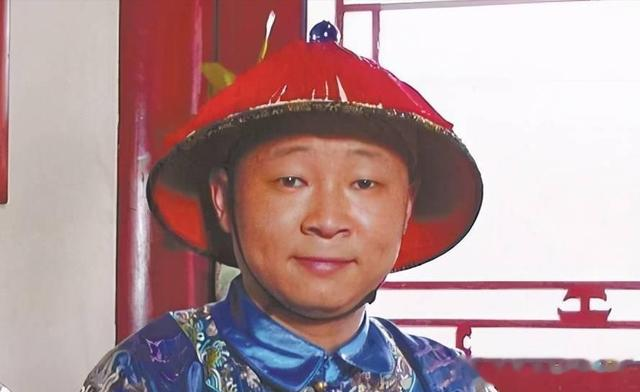 6位老牌明星晚年回归普通人生活,坐公交吃路边摊,回农村种地