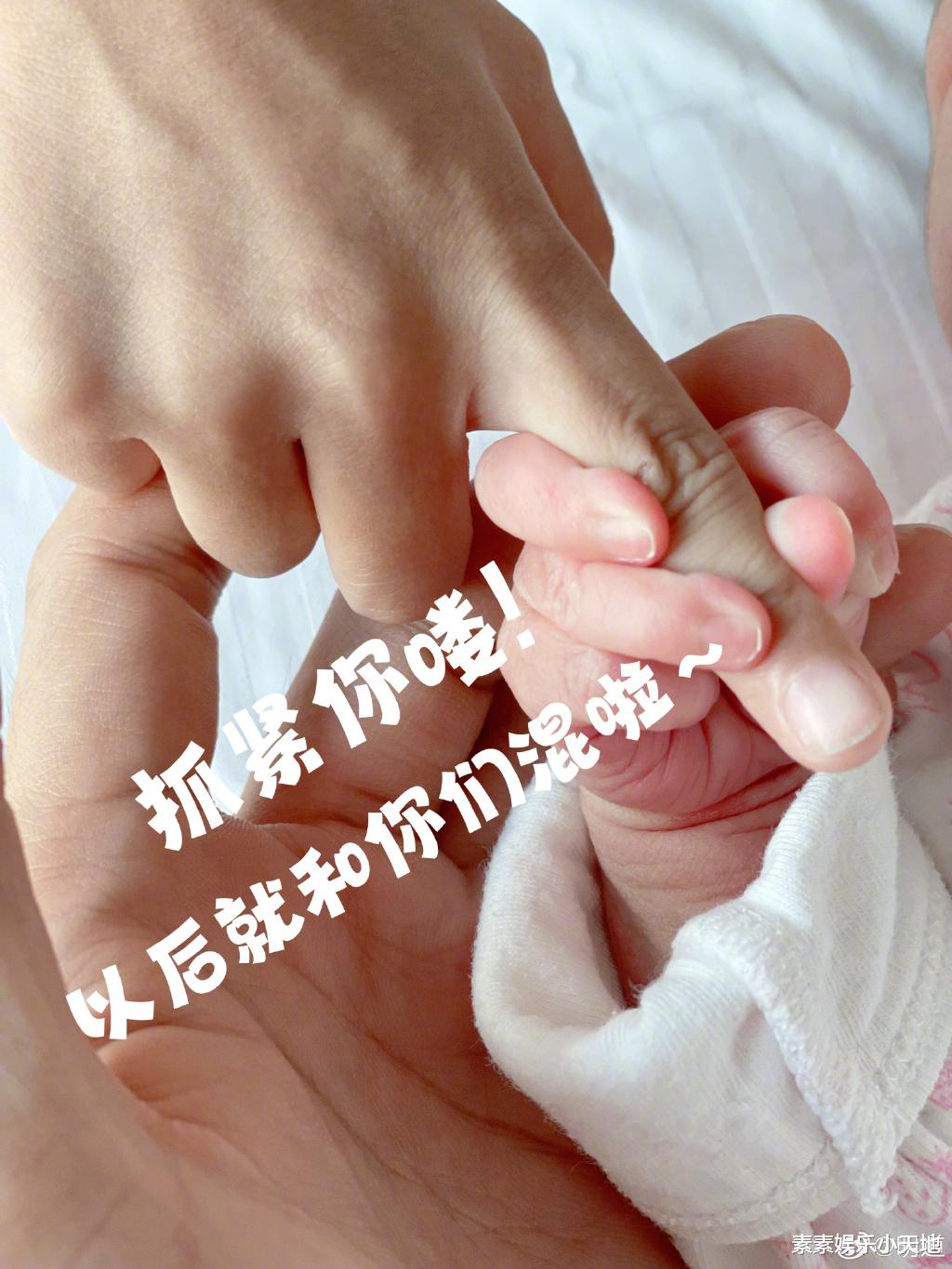 明道二胎女儿出生,官宣自己喜得爱女,抱着宝宝入睡一脸的宠爱