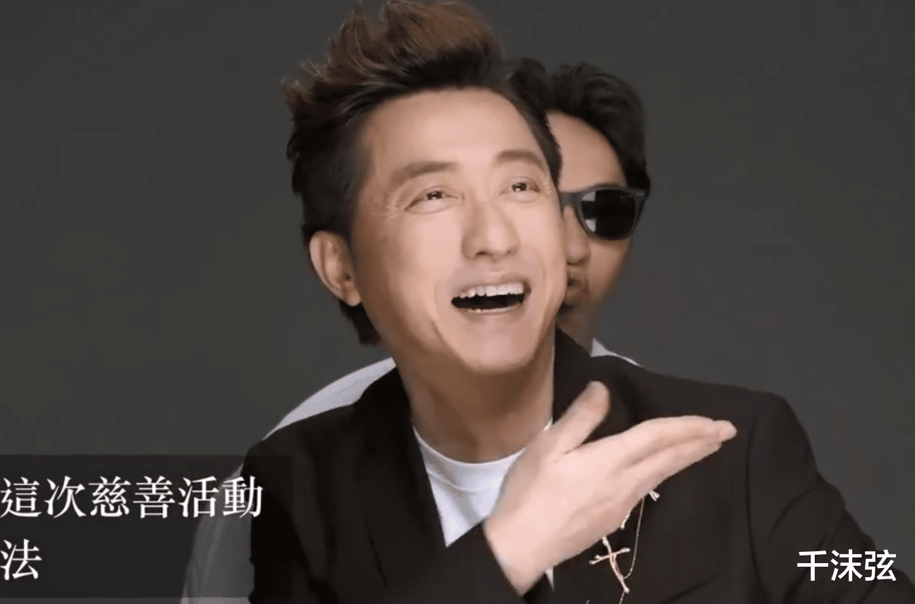 庾澄庆|庾澄庆力挺儿子用嗜好解压，哈利对爸爸嘟嘴撒娇，五官神似伊能静