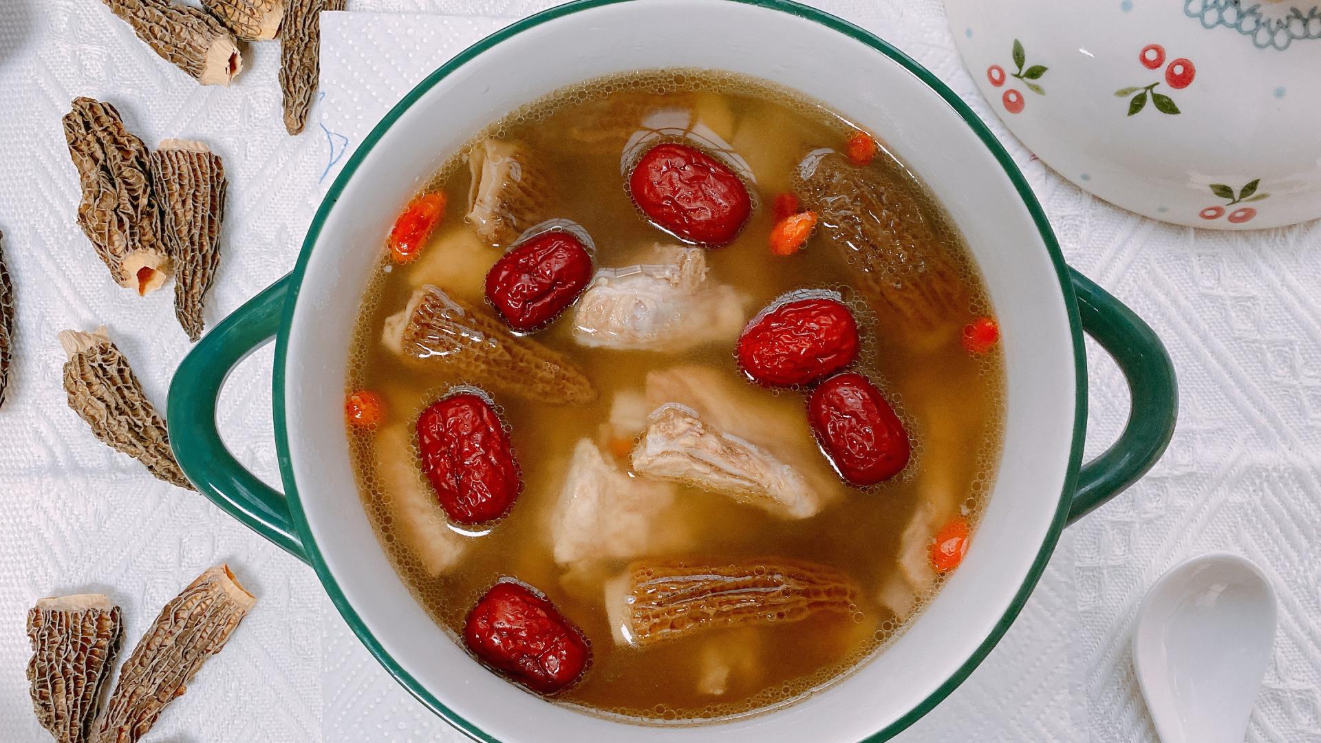 |“冬季多喝汤，不用医生帮”，这碗菌菇汤别错过，暖胃滋润又鲜美