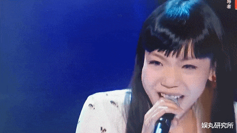 何洁|过气女星的卑微:吃老本、在线讨工作、县城混商演,一地的尴尬