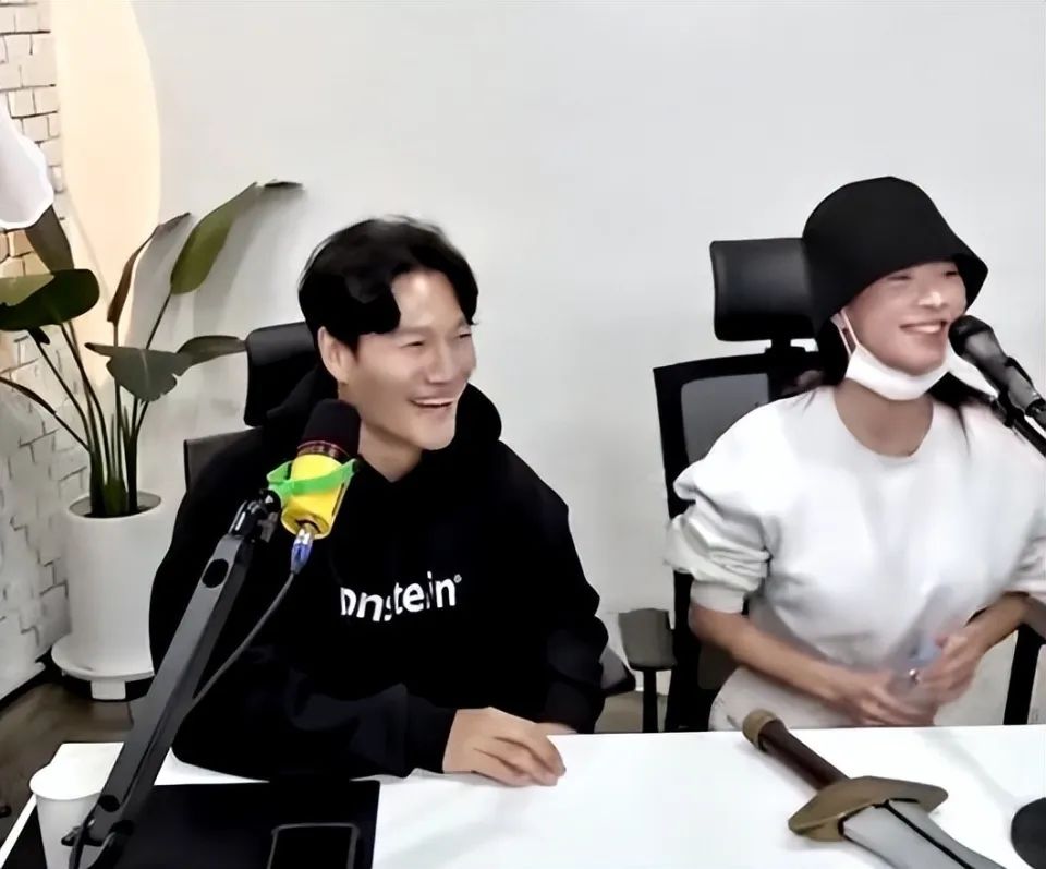 宋智孝|被全网抵制跑男劝退后在直播间酒后发疯?她还能靠美貌翻身吗