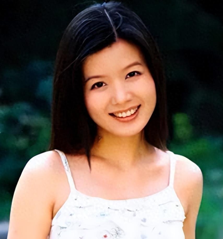 周丽琪晒一家三口幸福合照,傅程鹏满眼爱意,网友:有想过程愫吗