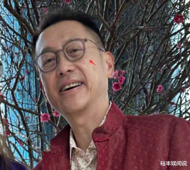 徐怀钰|李嘉欣晒夫妻合照拜年!打扮优雅状态好,许晋亨脸上已有老年斑