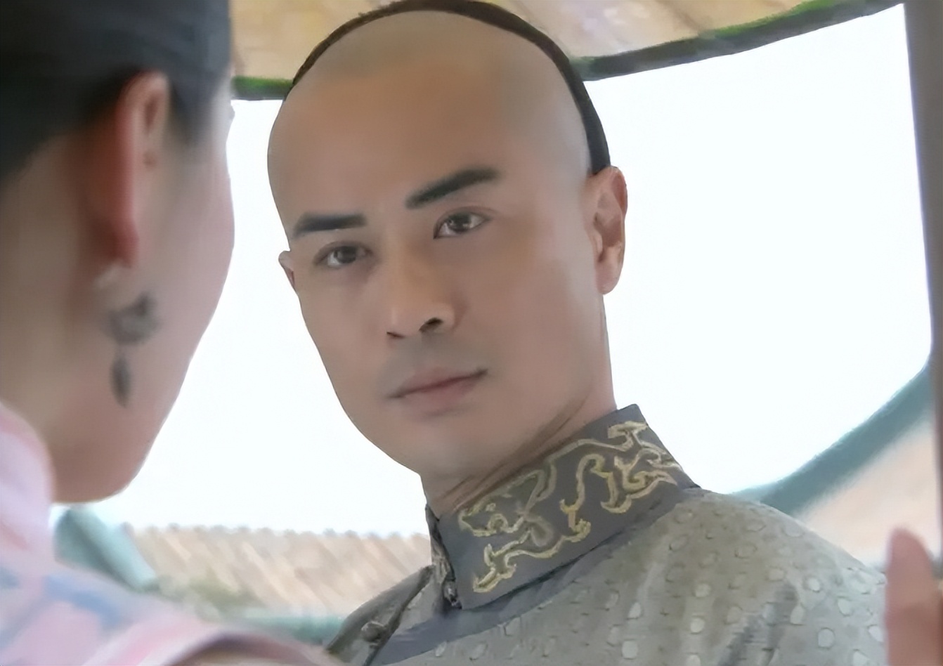 当52岁胡兵和53岁郑嘉颖同框，才终于承认，港星的保养真的太绝了