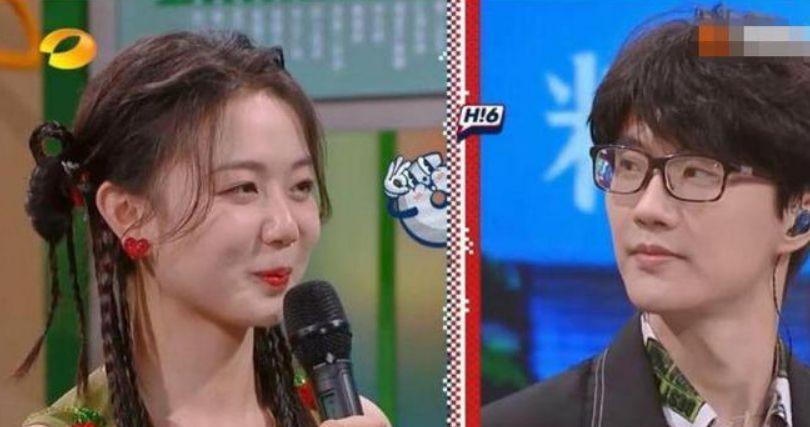 许嵩|许嵩冯禧再次撒糖,冯禧充当工作人员贴心陪伴