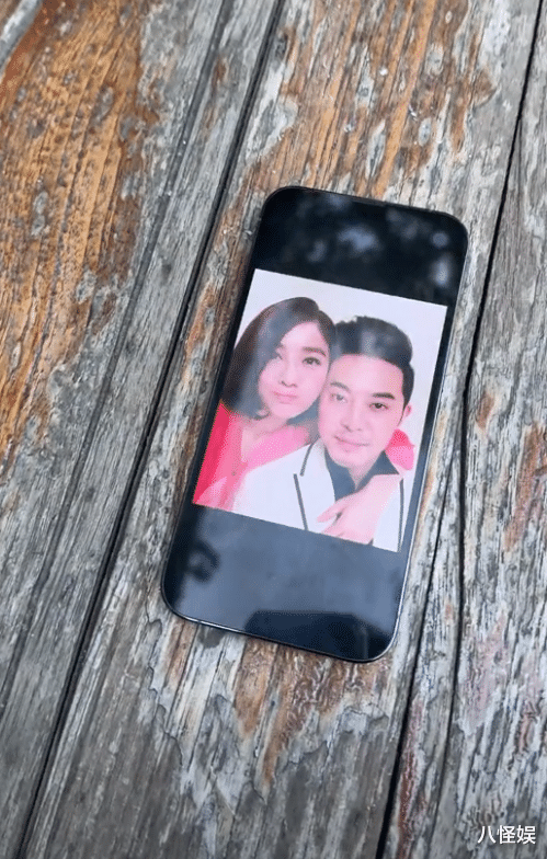 48岁胡可与沙溢拍大片,维护老公还是很帅,否认怀三胎追生女儿