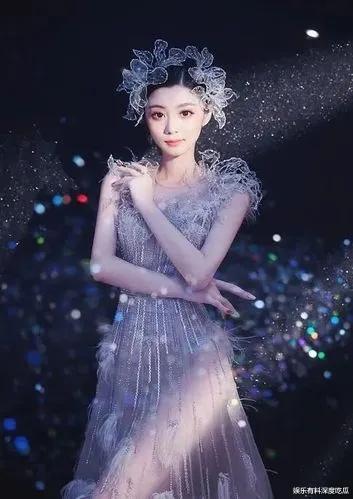 主持人|“王牌性感女郎”费费:她的故事远比你想象的更精彩